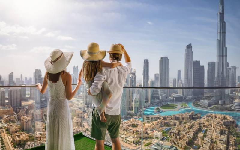 Famille expatriée à Dubaï grâce au Green Visa, profitant des avantages fiscaux et d’un cadre de vie unique