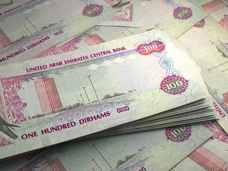 Billets de dirham EAU symbolisant optimisation fiscale