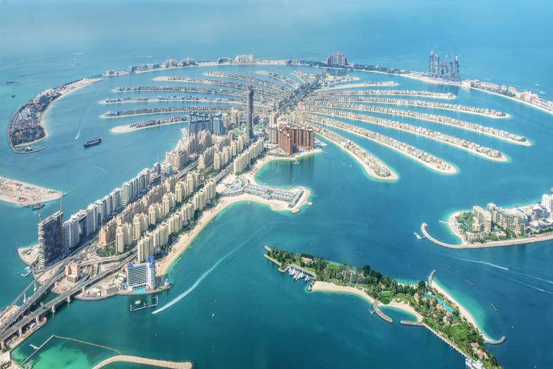 Vue aérienne de Palm Jumeirah, destination iconique pour un investissement immobilier haut de gamme à Dubaï depuis Paris